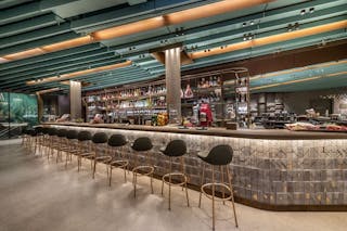 Experiência, inovação e design: veja como é o maior Starbucks do mundo -  Consumidor Moderno