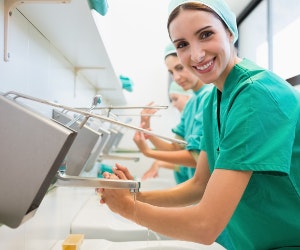 1652189619480 1013newsfeeddocwashinghands