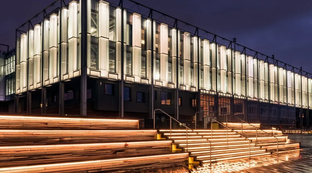 Glass Buildings Reflect Many Benefits | Buildings