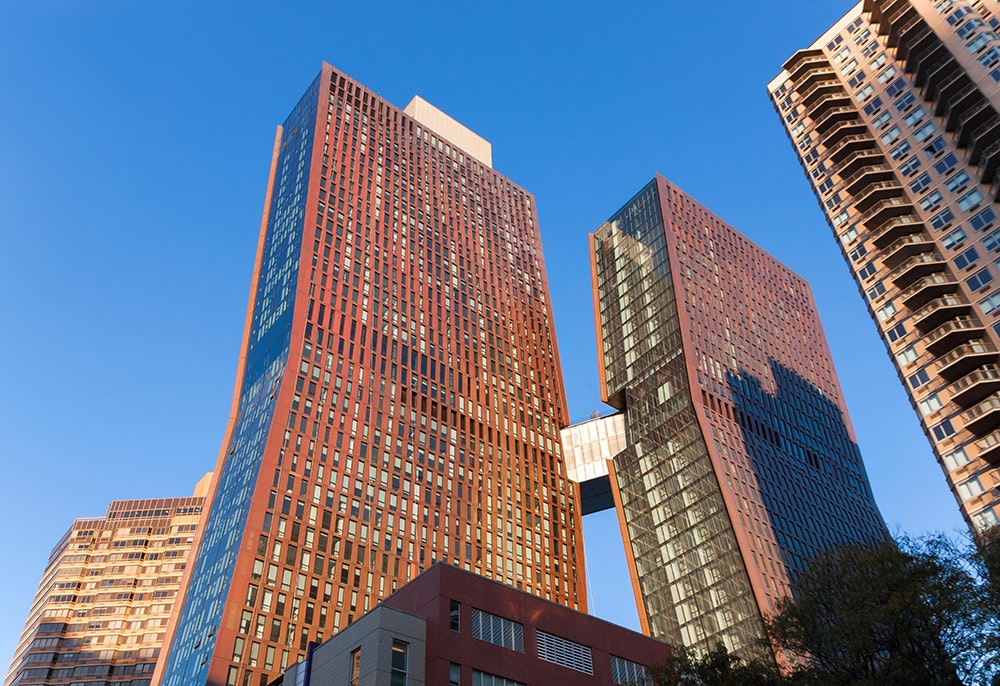 1652286877609 Building Skybridge