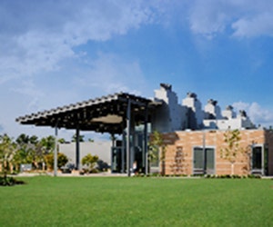 1652288121515 B 0415 Buzz Building