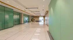 B_0815_Buzz_hallway