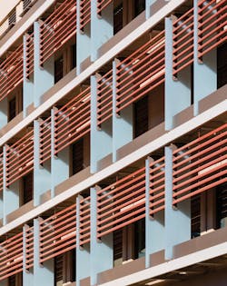 Horizontal louvers and vertical fins on the facade correspond to the orientation of the sun, shading patient rooms and reducing the need for mechanical air conditioning. The new expansion reduces energy consumption by 39% and energy costs by 45% compared to building code. Its energy consumption is 60% lower than the average regional hospital. Horizontal louvers and vertical fins on the facade correspond to the orientation of the sun, shading patient rooms and reducing the need for mechanical air conditioning. The new expansion reduces energy consumption by 39% and energy costs by 45% compared to building code. Its energy consumption is 60% lower than the average regional hospital.