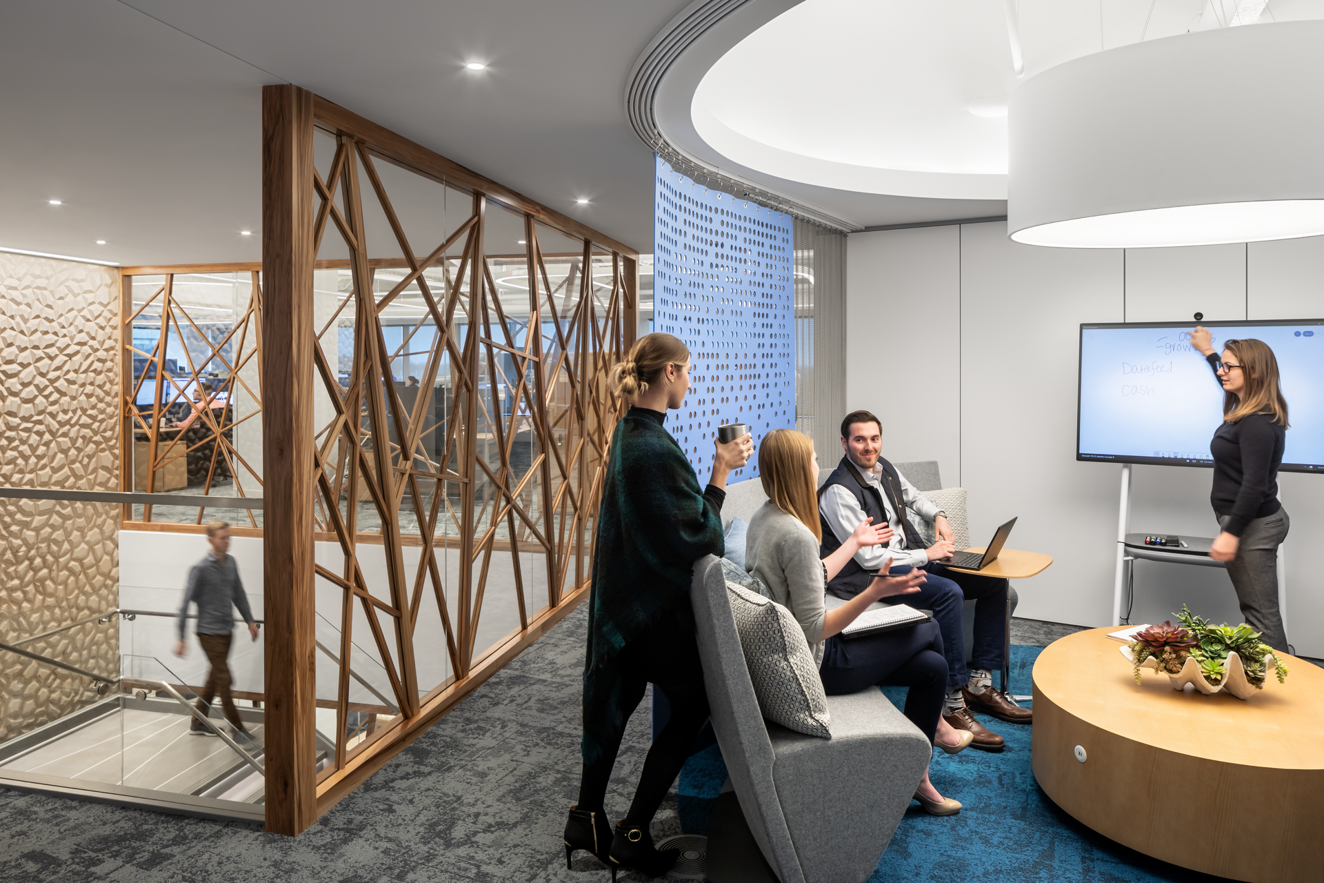 This ideation lounge was part of a workplace design project for FactSet Research Systems. For its headquarters relocation, FactSet wanted a productive work environment that would stimulate creative thinking and help attract new talent.
