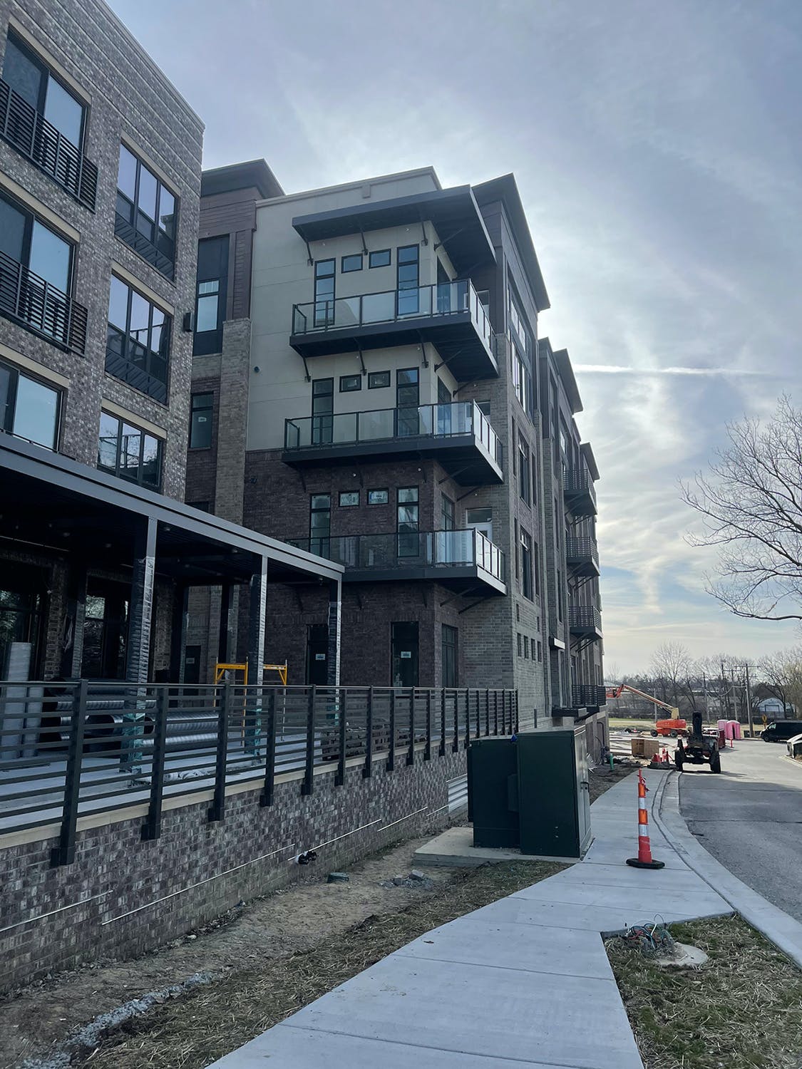 6570ca274dfef5001d032883 Superior Aluminum Glass Railing