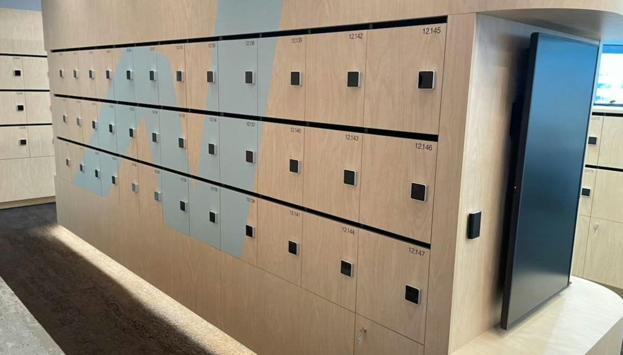 65a69d0b4852bb001e5cfe5b Yellowboxlockers