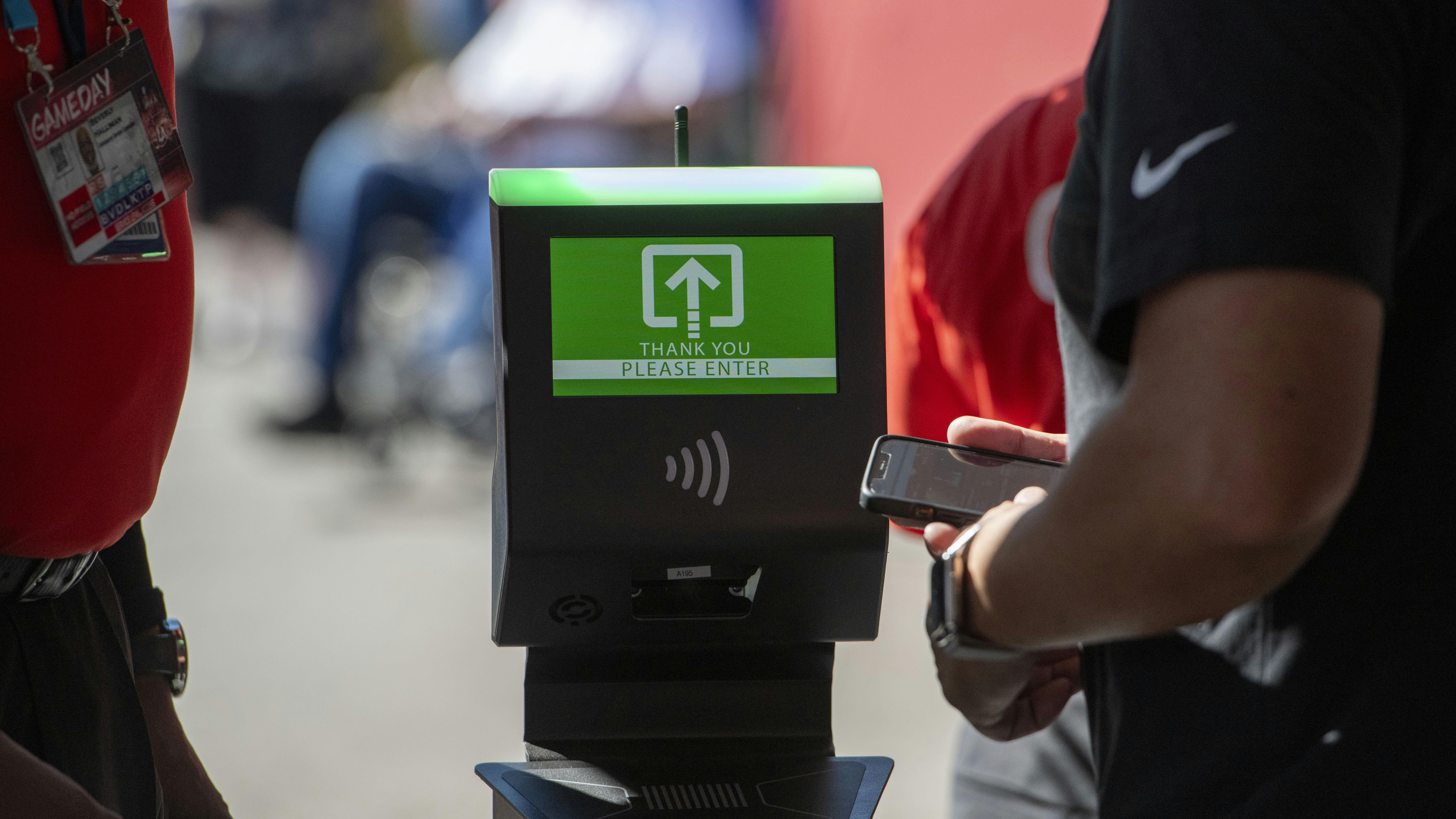 alvarado_ultraq_pedestal_photo