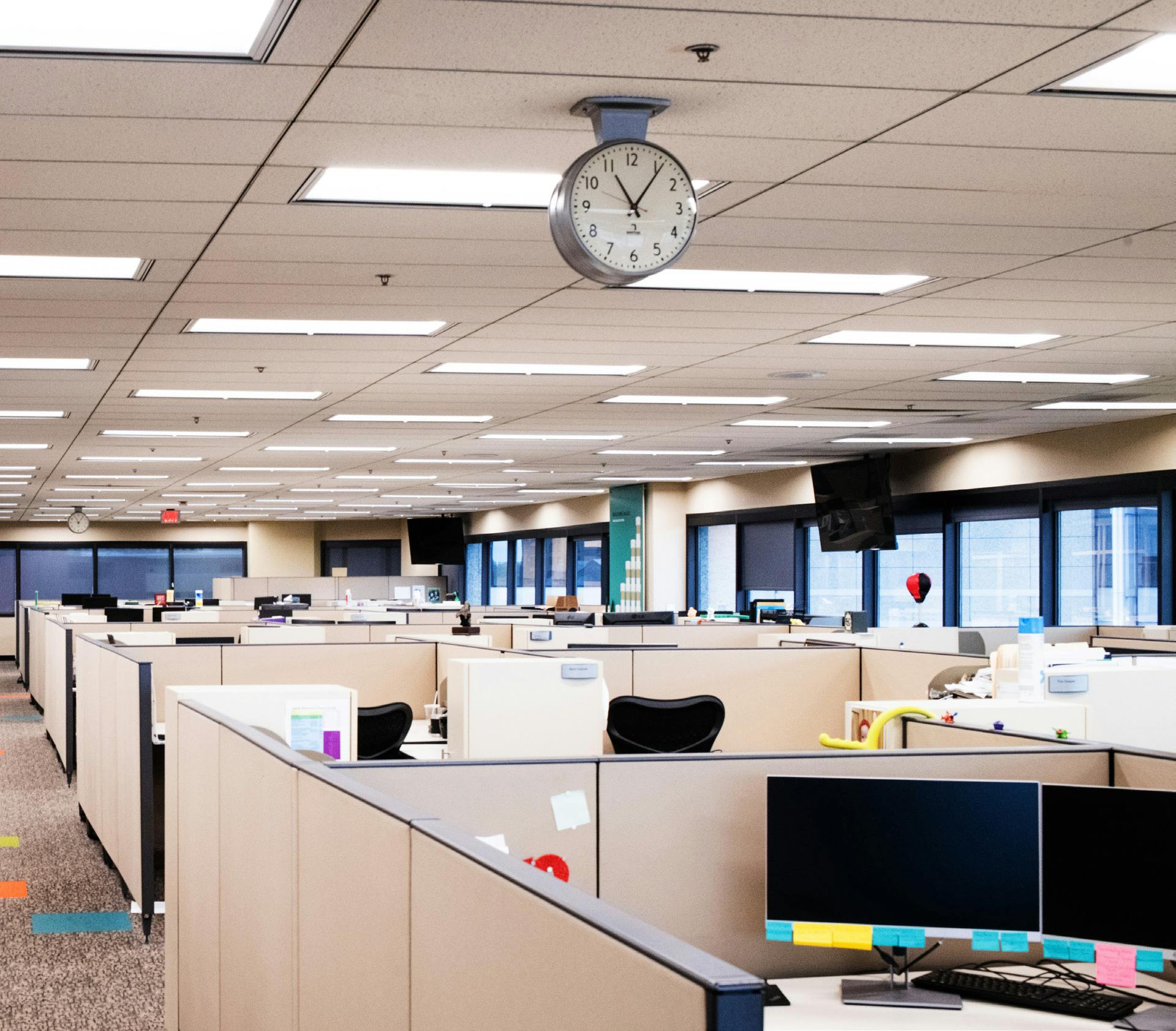 Bluetooth mesh blankets nearly 471,000 ft2 of office space with connectivity, featuring luminaire-level lighting controls (LLLC) and more than 700 control zones for multiple building tenants. (Photo credit: Image courtesy of Silvair.)