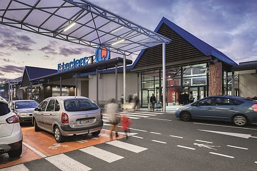 Lighting-based Bluetooth indoor positioning system triggers sales jump at French store with customer engagement