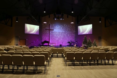 Philips Entertainment LED lighting and controls create dynamic scene for Centennial Covenant Church
