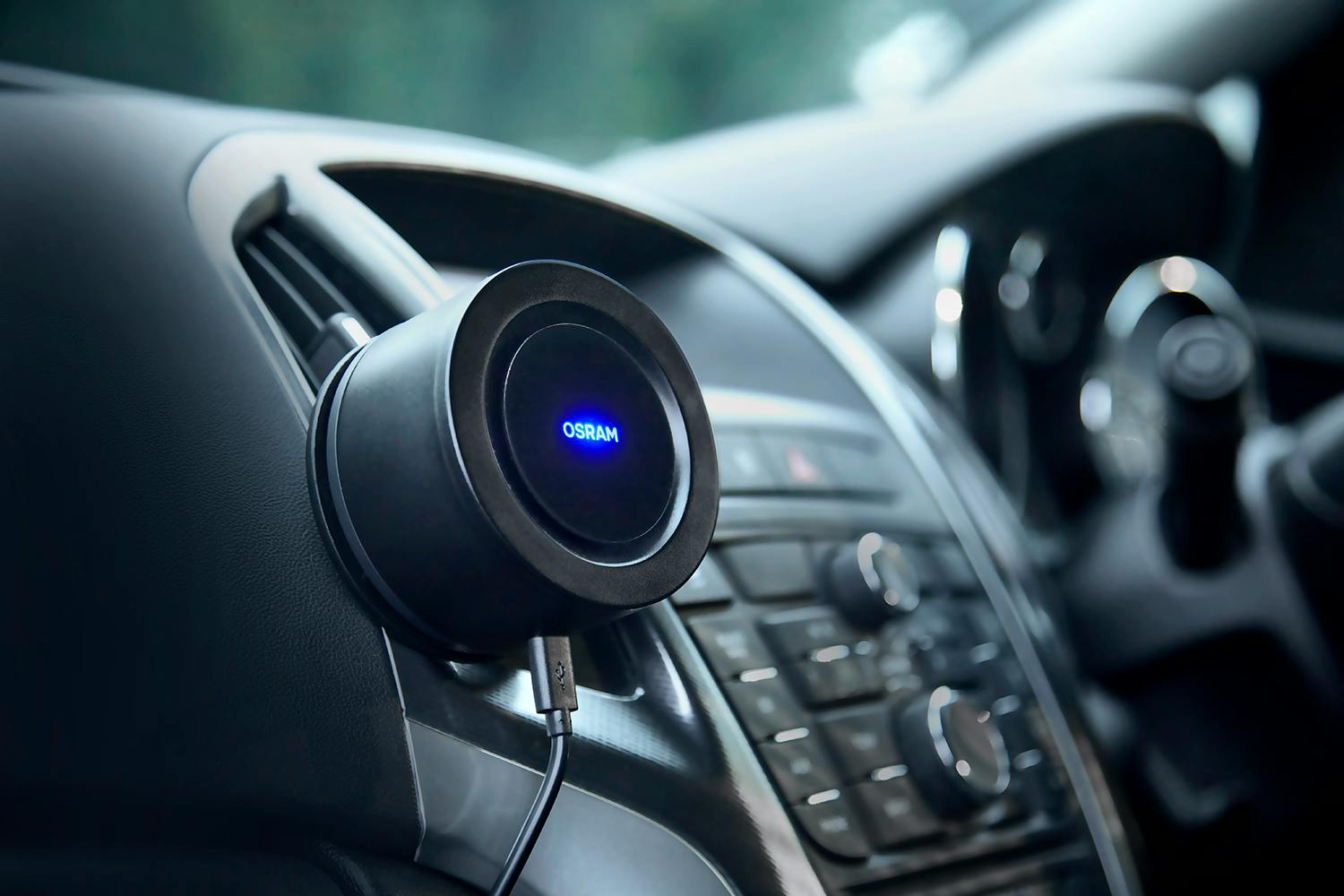 The Air Zing houses a UV-A array and a cleanable titanium dioxide filter. It&rsquo;s rechargeable via a USB cable. (Photo credit: Image courtesy of Osram.)