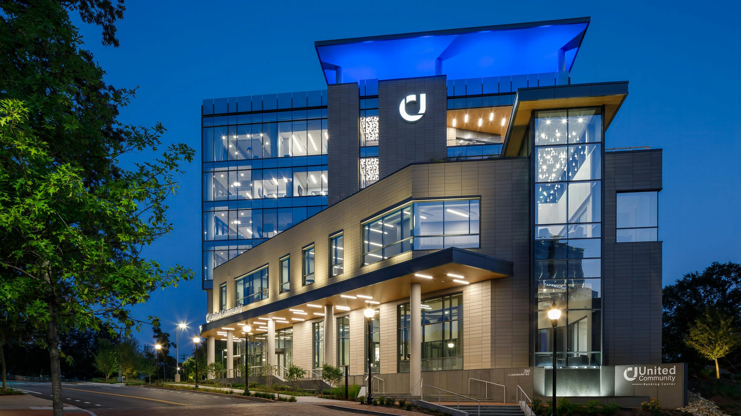 When United Community Bank was looking to build a new headquarters in Greenville, South Carolina, project developer Steve Navarro of The Furman Co. was familiar with the property and knew it would be able to support the bank&rsquo;s vision. Near trails, parks, neighborhoods, and the interstate, it&rsquo;s in an accessible location.