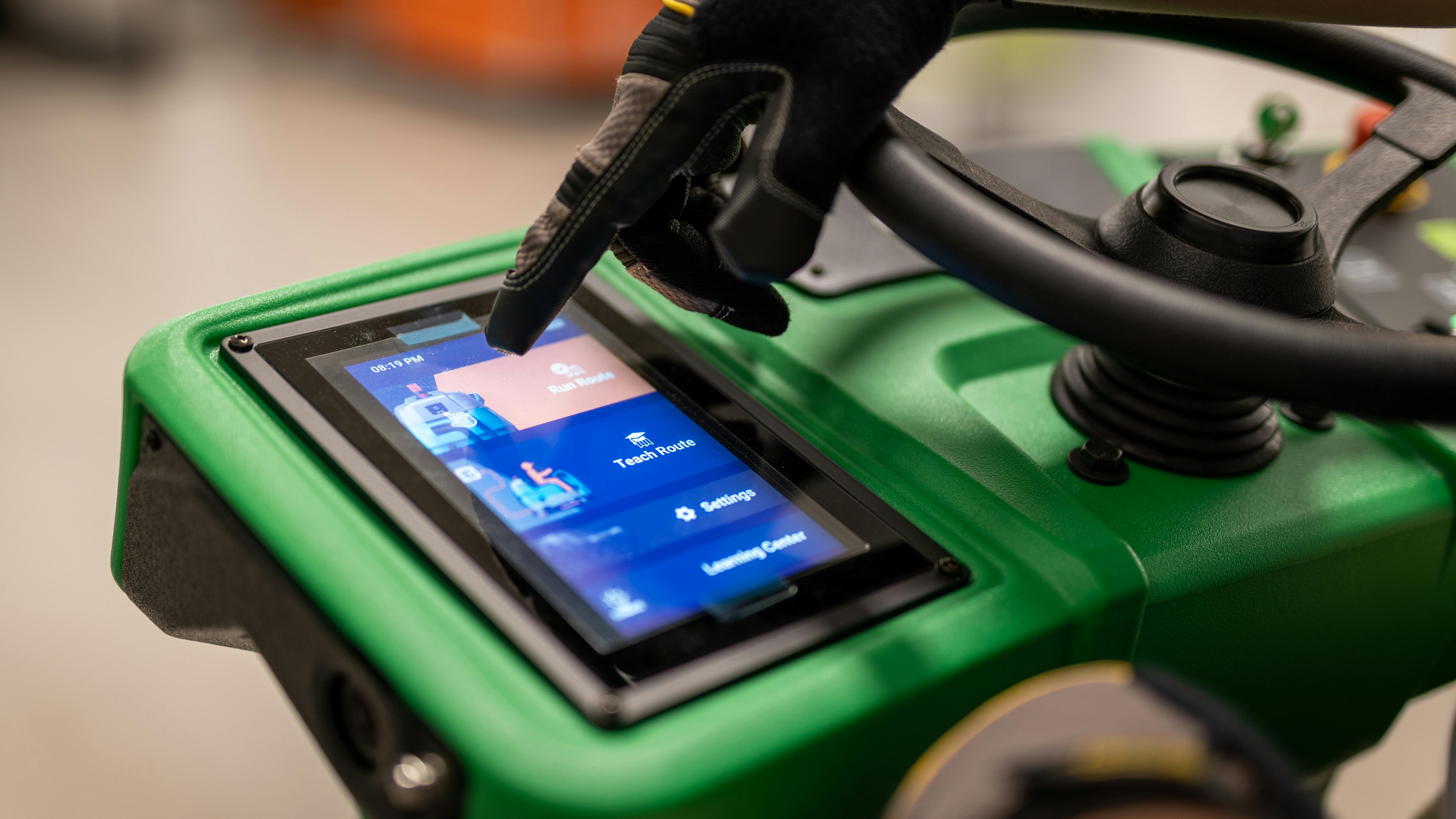 6814e48c45bbe365621fb565 20210312autonomousfloorscrubber 35