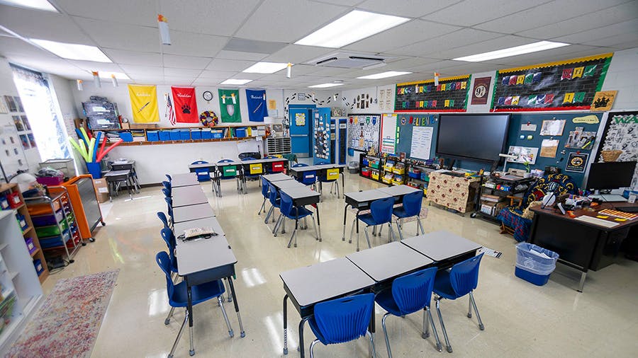 signify__daybrite_cfi_fluxcurv_recessed_led_lumina