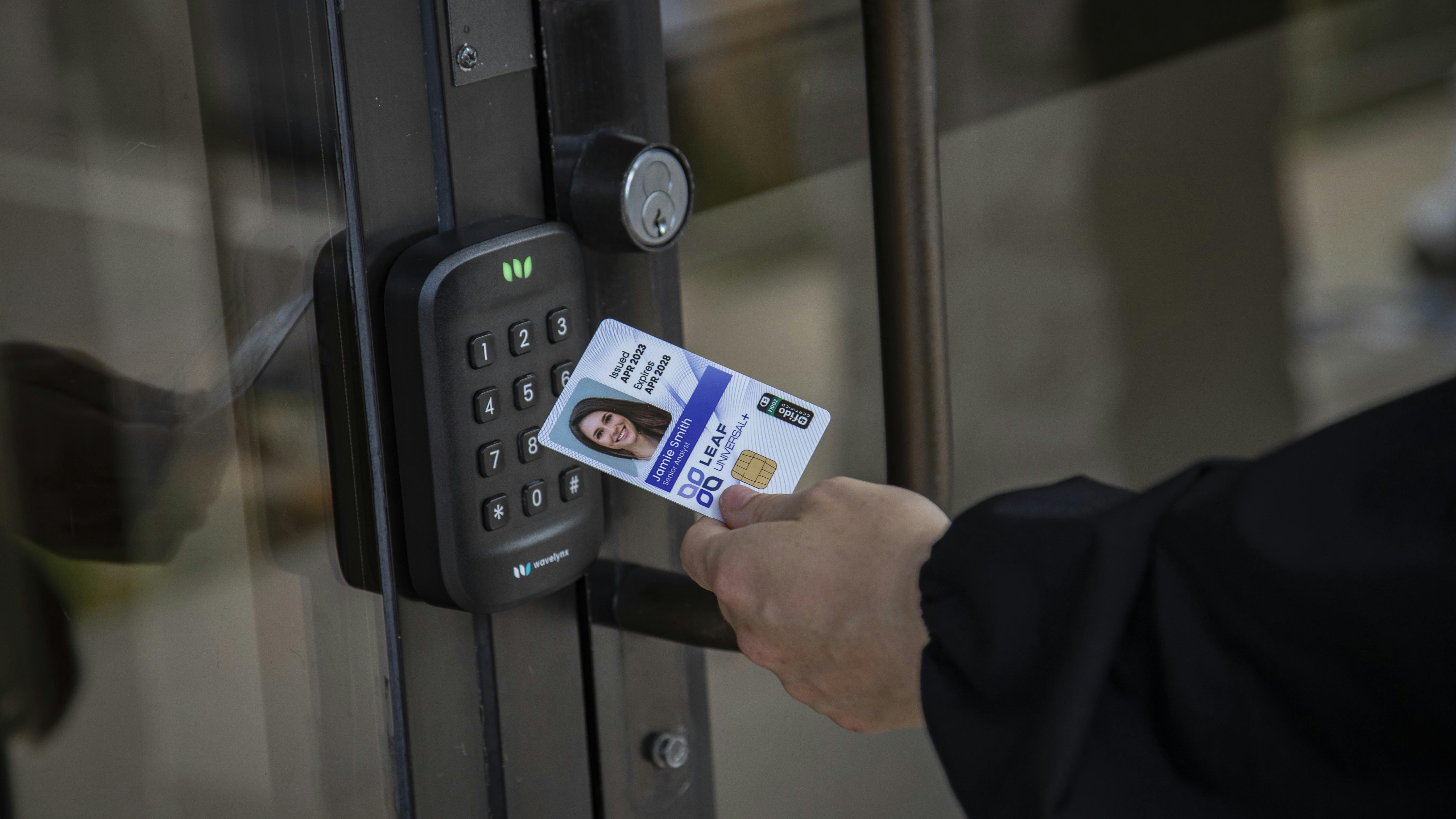 wavelynx_apex_reader_with_credential