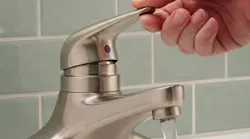 chicago_faucets_420_series_in_chrome_with_water